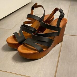 Lucky Brand black strap wedges